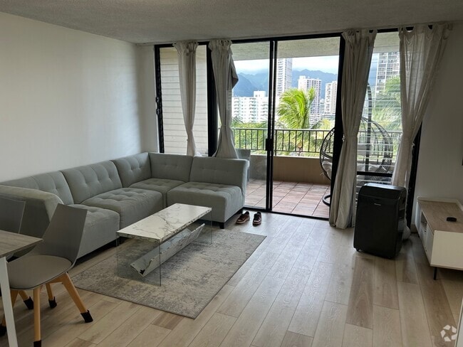 Building Photo - 2121 Ala Wai Blvd