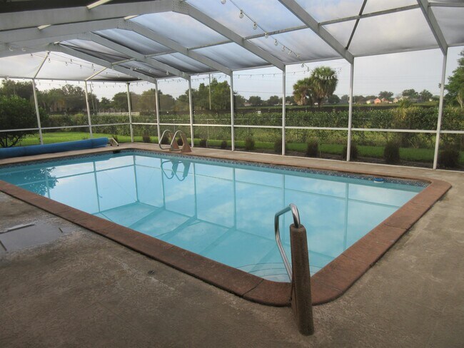 Foto del edificio - 6618 Winterset Gardens Rd