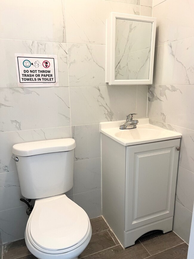 Building Photo - 156 Petrus Ave