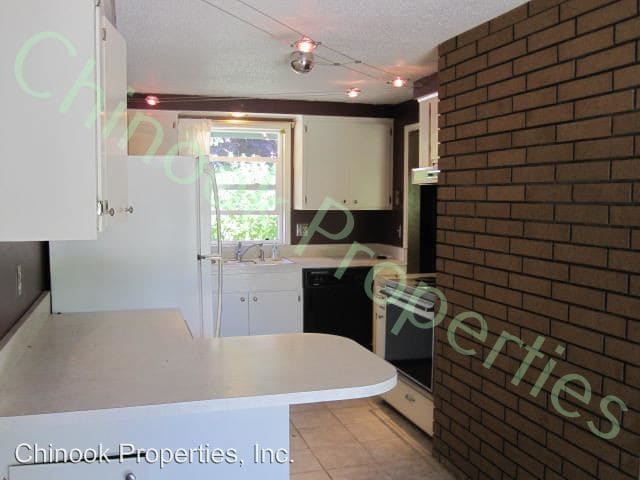 Building Photo - 3 br, 1.5 bath House - 2350 Lillian St