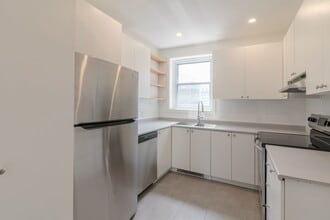 Building Photo - 2068 Rue Sherbrooke O