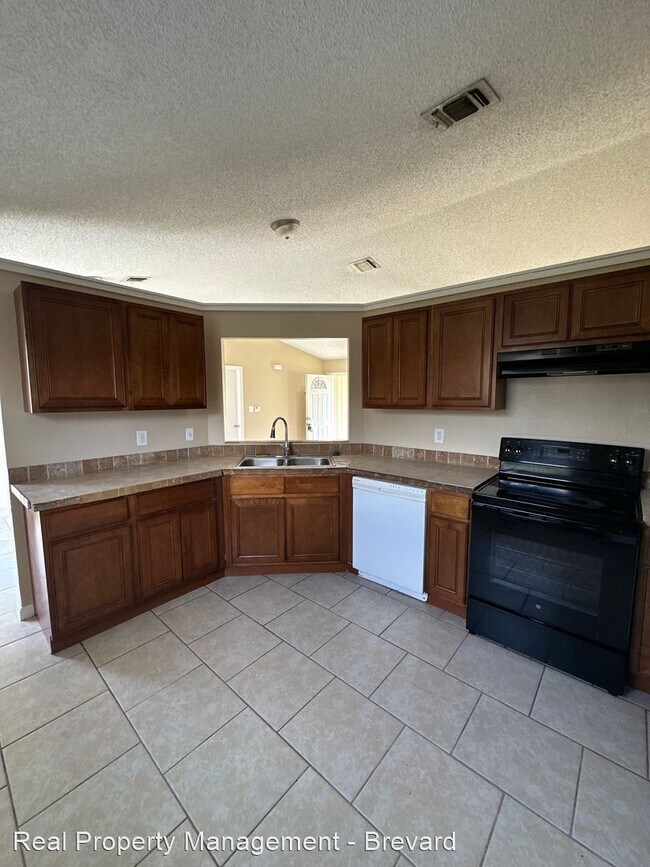 Foto del edificio - 3 br, 2 bath House - 761 Seven Gables Circ...