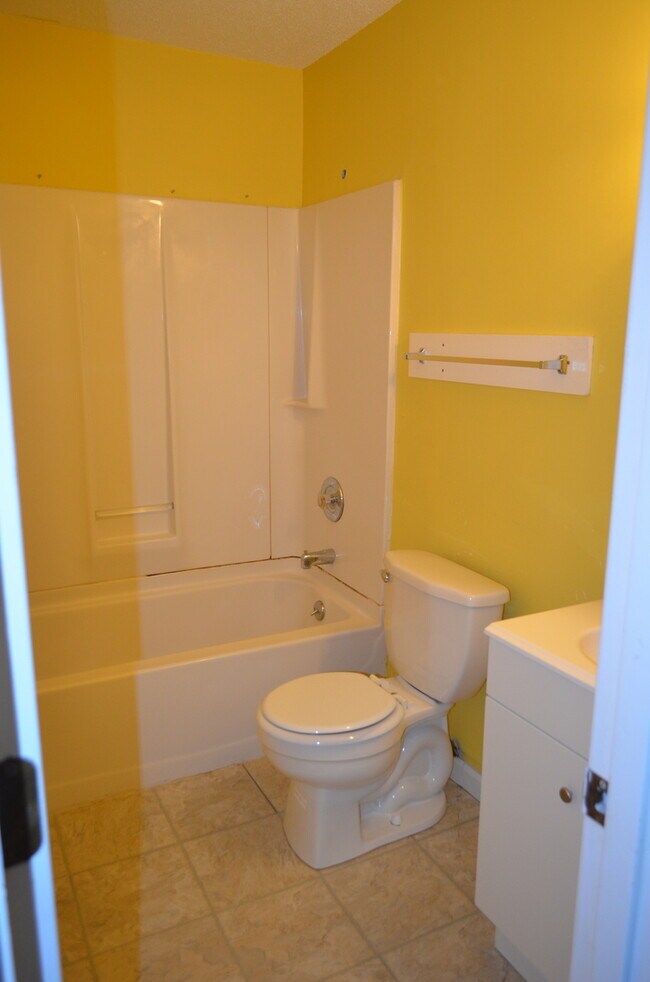 Foto del edificio - 201-203 Maple Grove Way