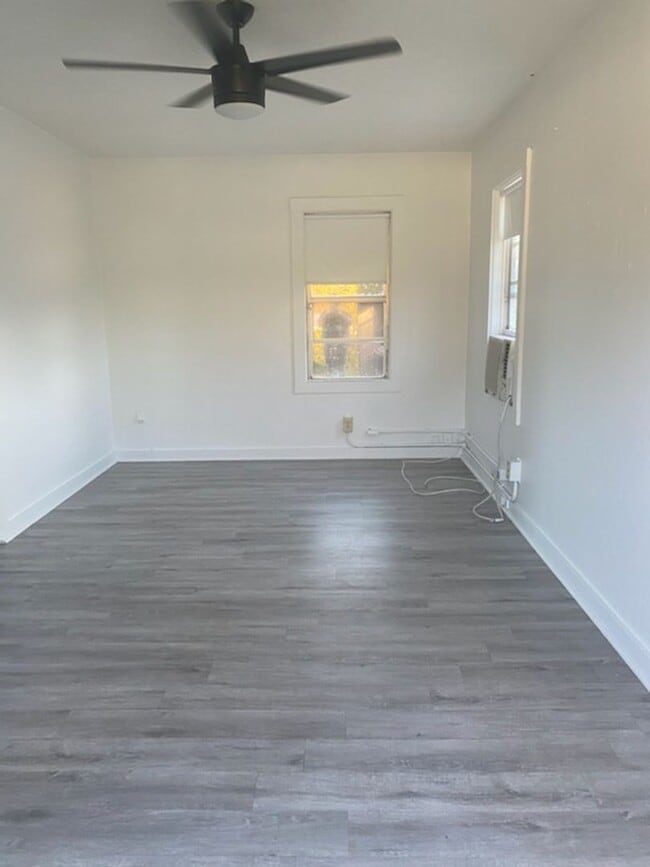 Foto del edificio - One bedroom One bathroom - Auburndale