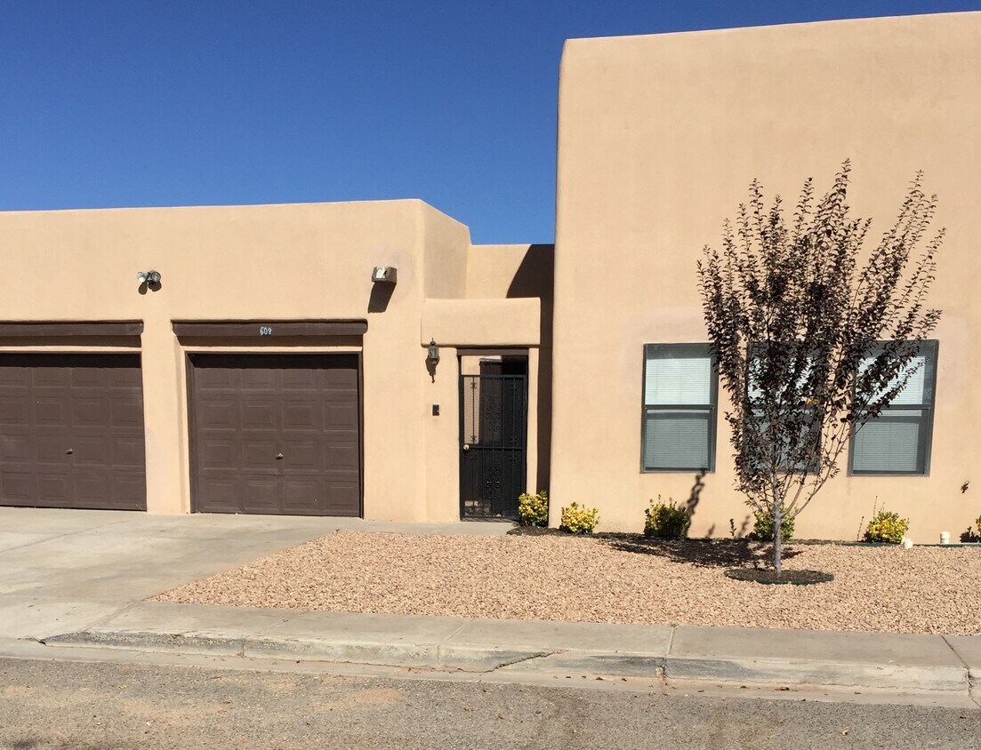 609 Avenida Montoya NE, Los Lunas, NM 87031