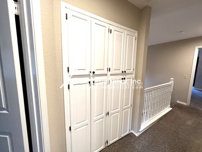 Building Photo - Spacious Antelope 3bd/3ba Home with 3 Car ...