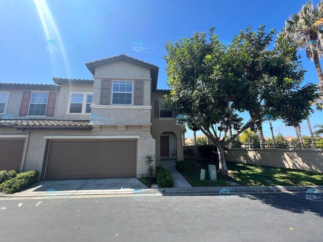 Foto del edificio - End unit 4 Bedroom House Available Now in ...