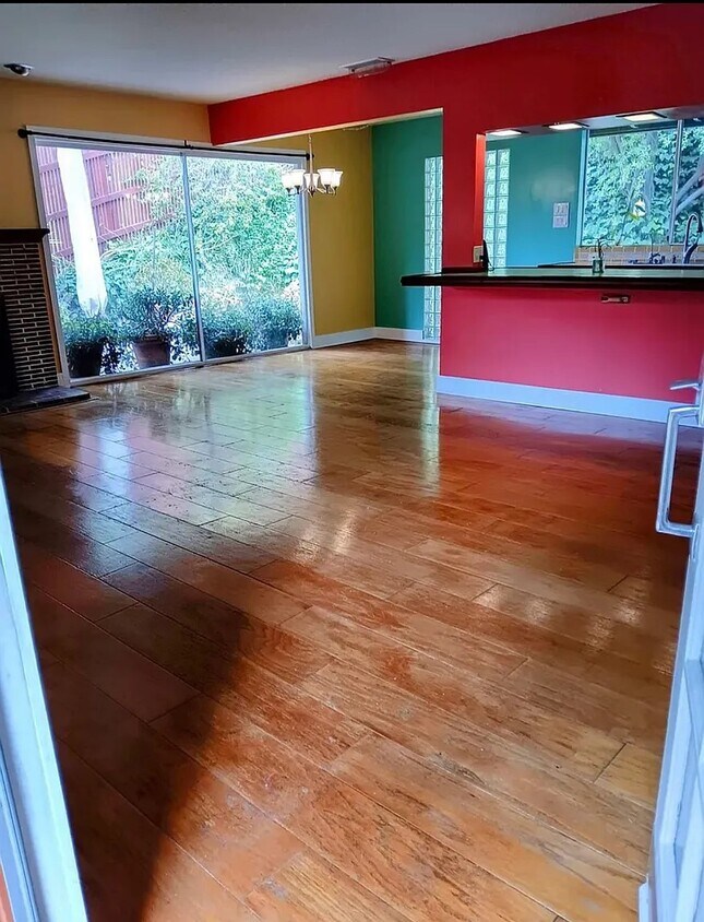 Foto principal - 3392 Barham Blvd