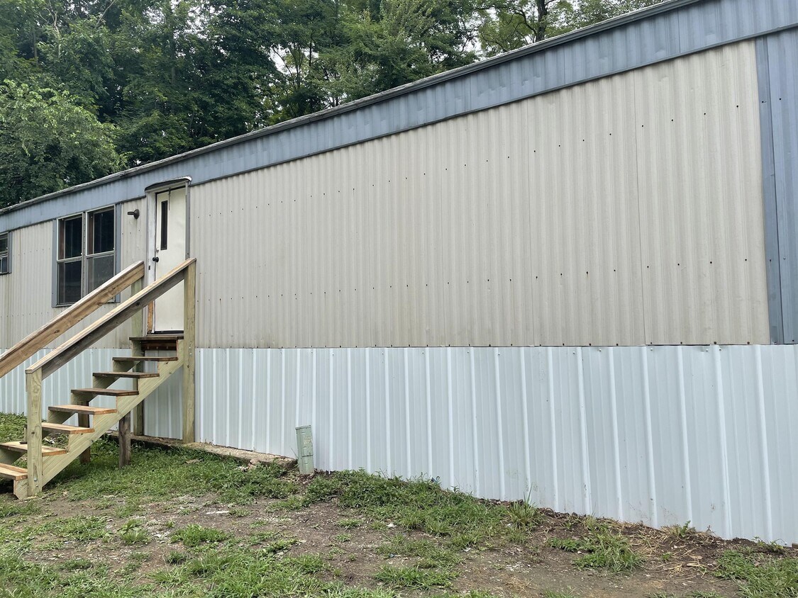 10409 W Sparkman Ln, Dupont, IN 47231 House Rental in Dupont, IN