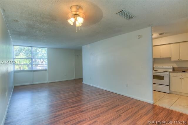 Foto del edificio - 6004 SW 68th St