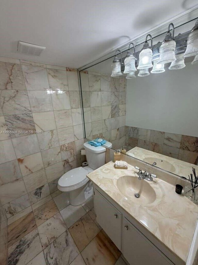 Foto del edificio - 20335 W Country Club Dr