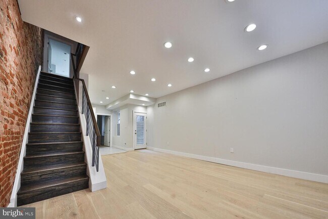 Building Photo - 1614 N 28th St
