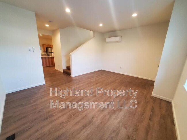 Building Photo - 504 NE Stadium Way