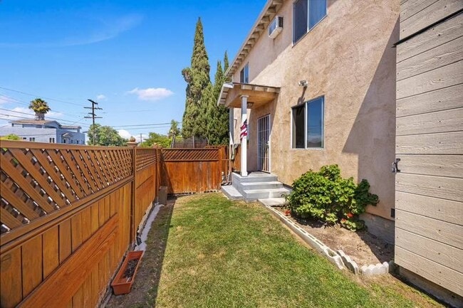 Photo - 1686 S Rimpau Blvd #PRIMARY ROOM Apartment