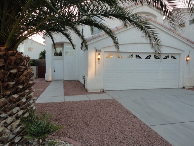 Building Photo - 1825 Villa Vista Way