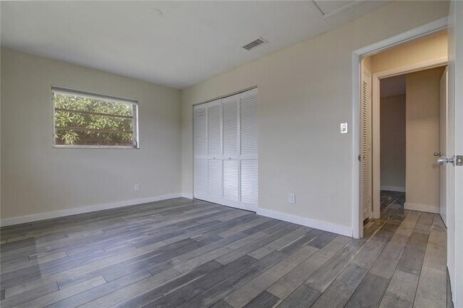 Foto del edificio - 790 NE 46th Ct