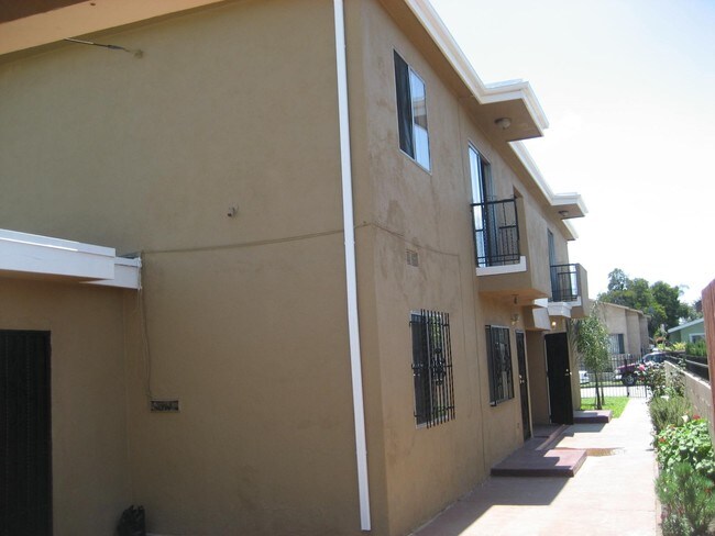 Foto del edificio - 423 E 82nd St