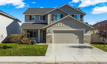 Building Photo - 2154 N Bing Ave