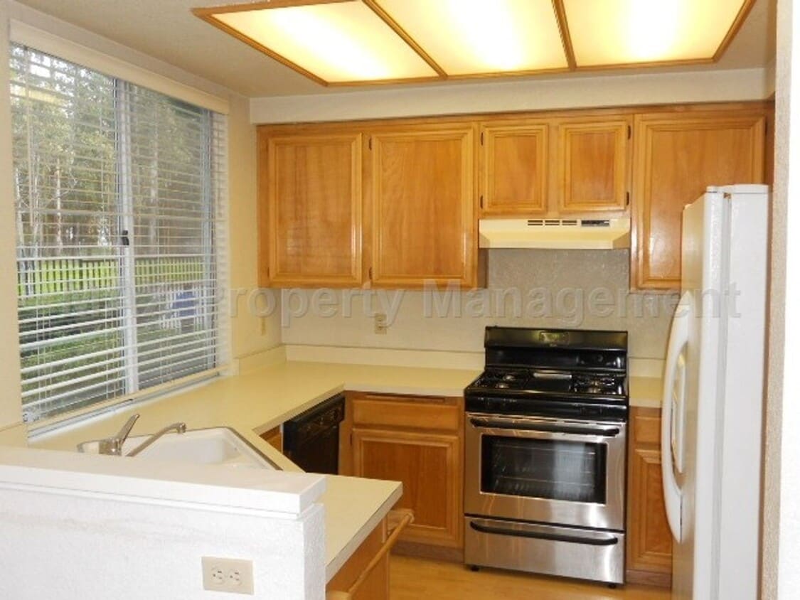 Primary Photo - Available now 2 Bedrooms 2 Bathrooms Townh...