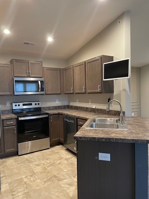 Building Photo - 225 Waterhaven Wy