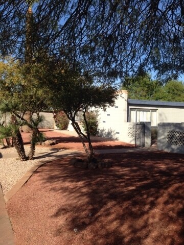 Building Photo - Canyon Gardens