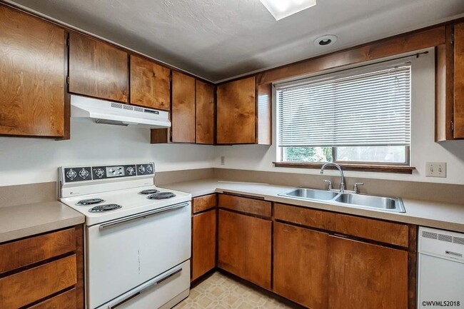 Kitchen - 2044 NW Arthur Pl