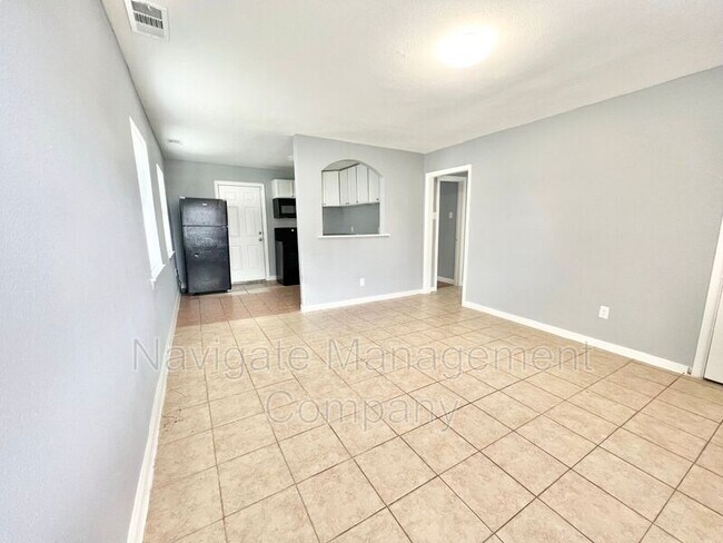 Building Photo - 2781 Moffatt Ave
