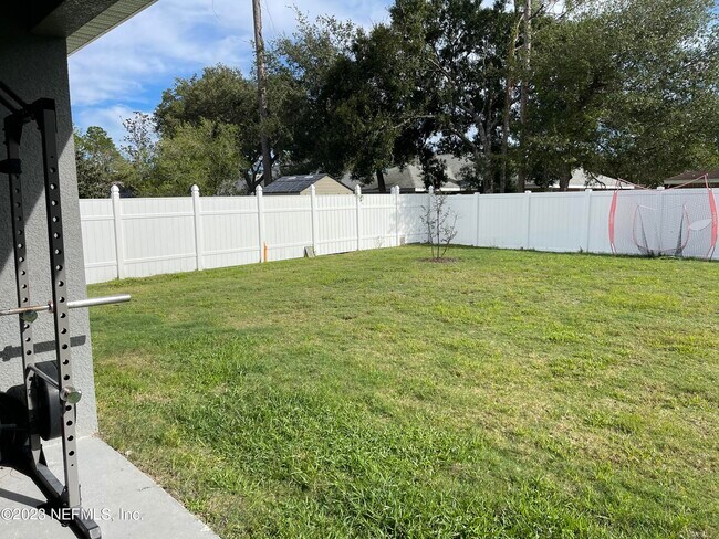 Foto del edificio - 43 Ballard Ln