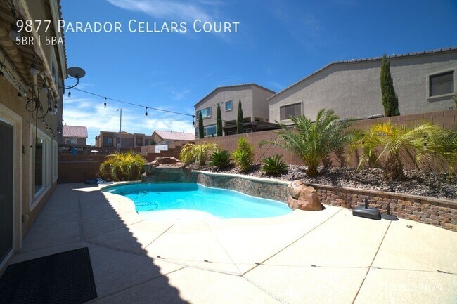 Foto del edificio - Luxurious 5 bed 5 bath Paradise in Las Veg...