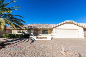 Building Photo - 10864 E Lindner Ave