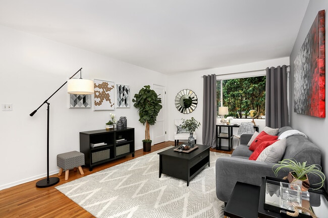 Photo - 2427 Centinela Ave (Santa Monica, CA) Apartment
