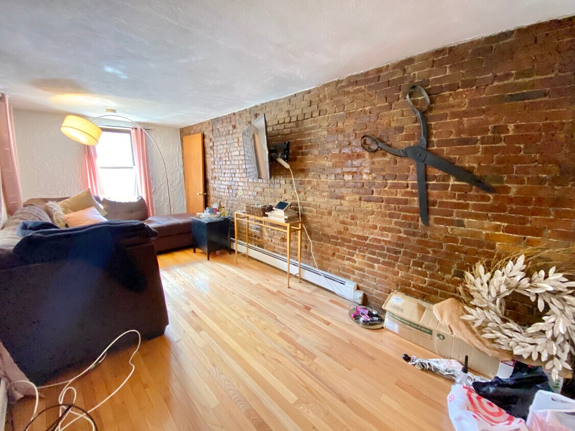 Primary Photo - 144 Prince St