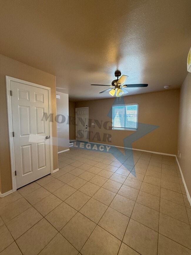 Building Photo - Townhome in Great Location!