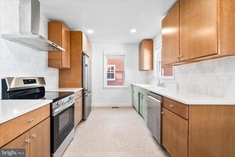 Building Photo - 117 W 14th St