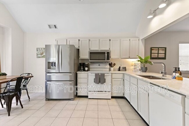 Building Photo - 522 Oemler Loop