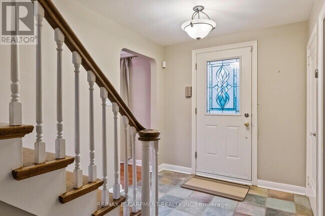 Photo du bâtiment - 330 Poplar Dr