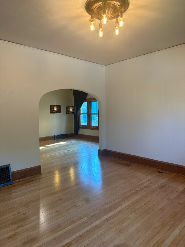 Building Photo - 129 W Lloyd St
