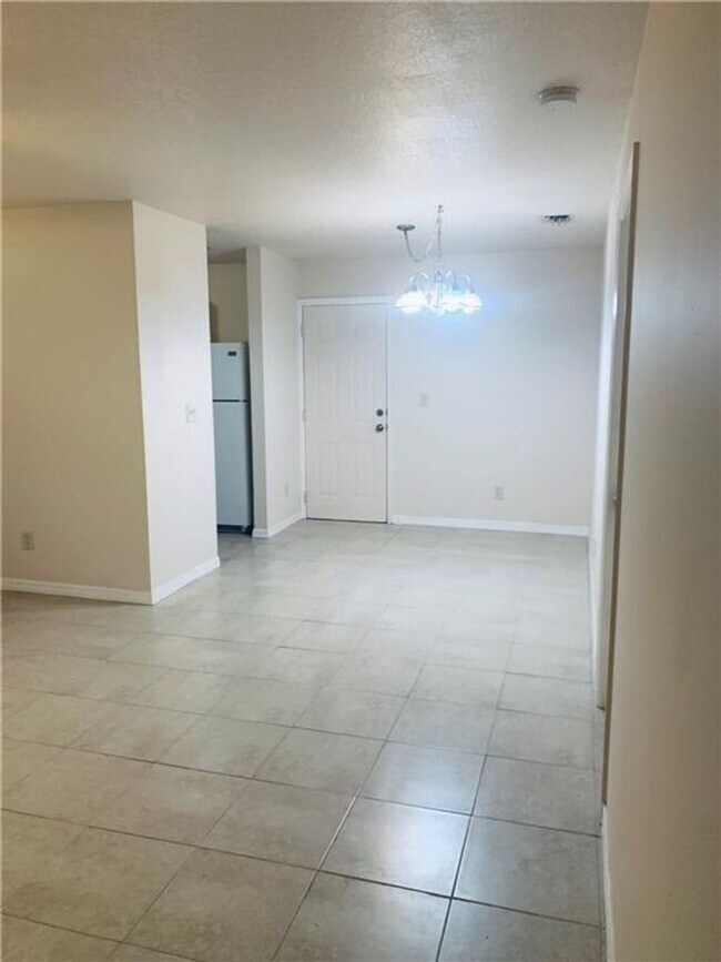 Foto del edificio - Charming 2-Bed, 2-Bath Home with Garage & Storage – Apply Today!
