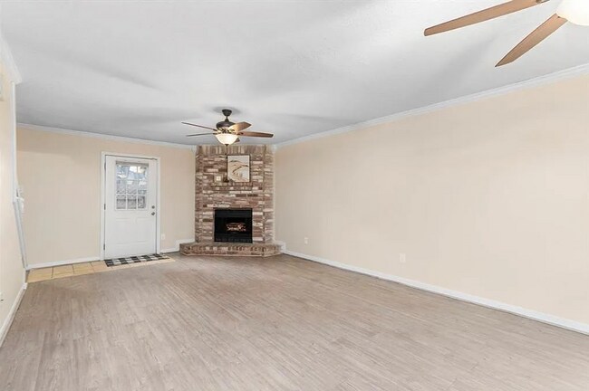 Foto del edificio - 2 Bedroom, 1.5 Bath Townhome – Modern Comf...
