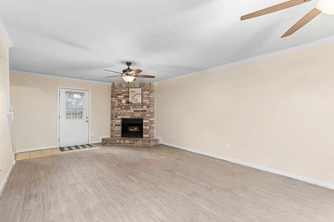 Building Photo - 2 Bedroom, 1.5 Bath Townhome – Modern Comfort in a Great Location!