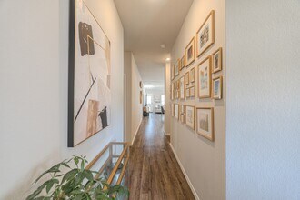 Building Photo - 26106 Halwell Mnr Ln