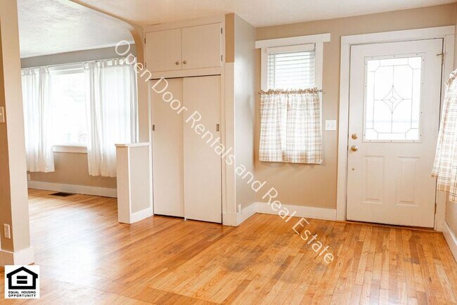 Foto del edificio - 317 W 16th St