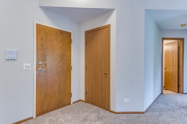 Building Photo - 1806 Fox Run Dr