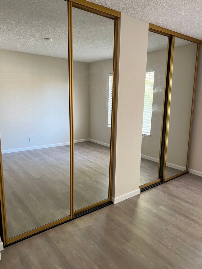 Foto del edificio - 5042 Bridgepointe Pl