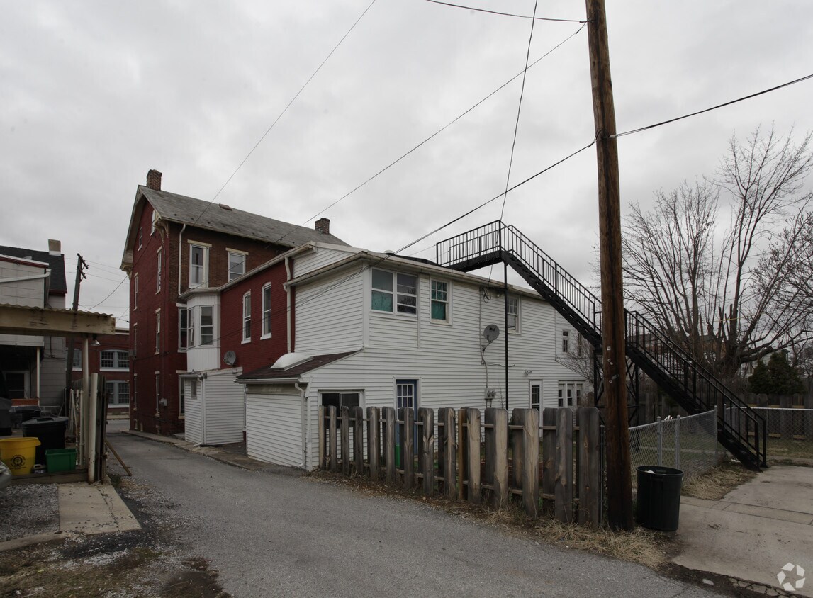 Building Photo - 470-472 W Philadelphia St