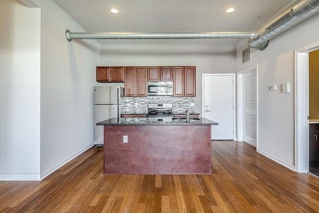 Building Photo - 1509 W Girard Ave