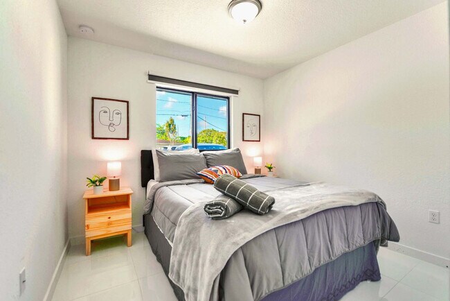 Foto del edificio - 2110 NW 66th St