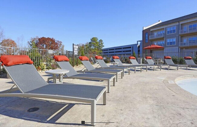 Foto del edificio - 1591 Millspring Dr