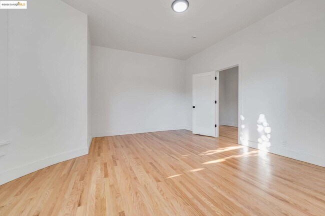 Foto del edificio - 1240 E 12th St