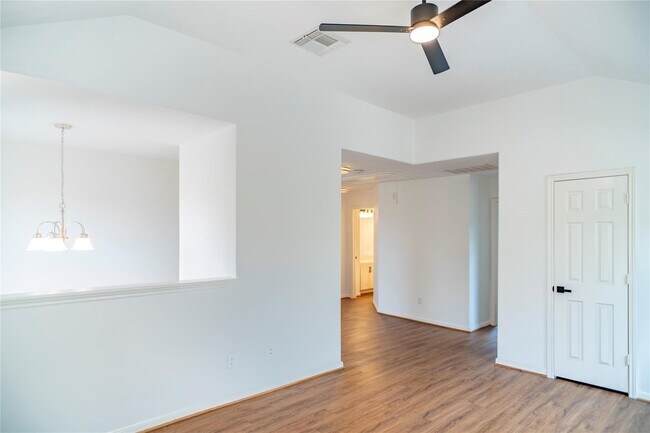 Foto del edificio - 16327 Woma Ct